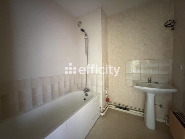 Appartement
         3 pièces
        - 61 m² 130 000 € *