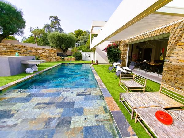 LA CIOTAT (13600)Domaine privé, sublime Villa d'Architecte (2021) / 1000m² arboré , piscine, terrain de boules...