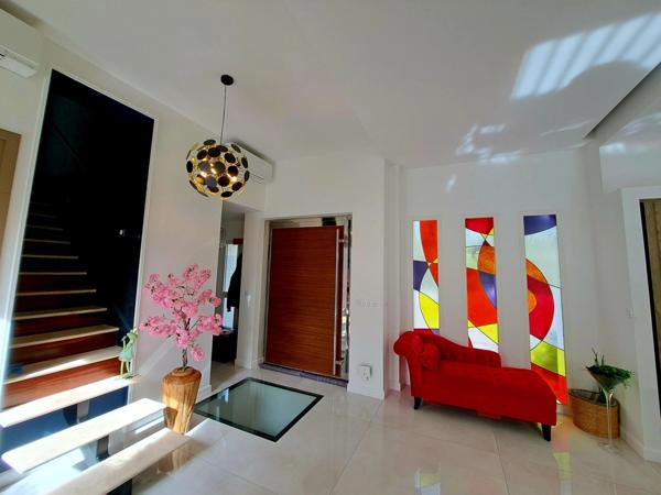 LA CIOTAT (13600)Domaine privé, sublime Villa d'Architecte (2021) / 1000m² arboré , piscine, terrain de boules...