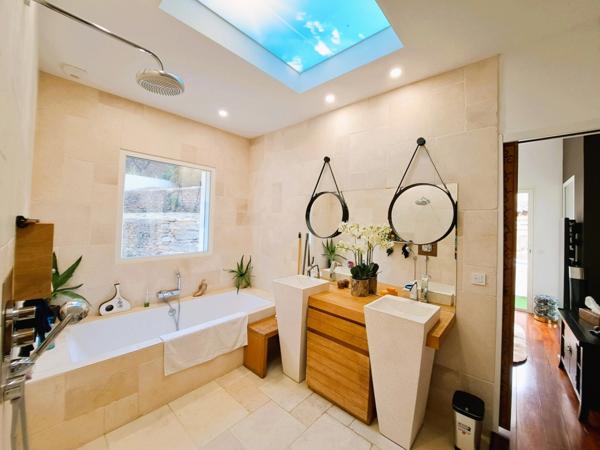 LA CIOTAT (13600)Domaine privé, sublime Villa d'Architecte (2021) / 1000m² arboré , piscine, terrain de boules...