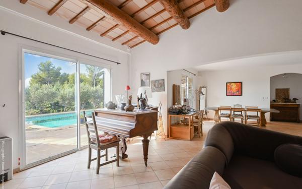 Maison à vendre    5 pièces •  La Cadière-d'Azur