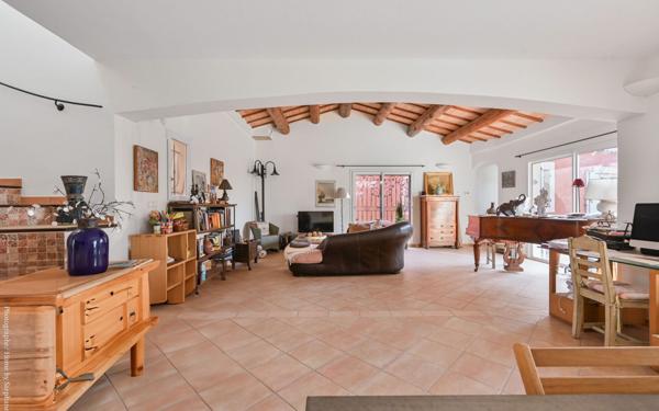 Maison à vendre    5 pièces •  La Cadière-d'Azur