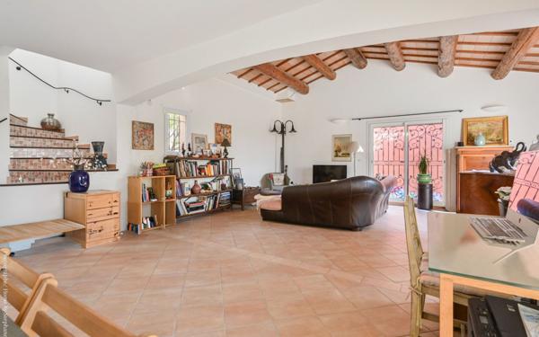 Maison à vendre    5 pièces •  La Cadière-d'Azur