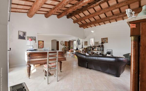 Maison à vendre    5 pièces •  La Cadière-d'Azur