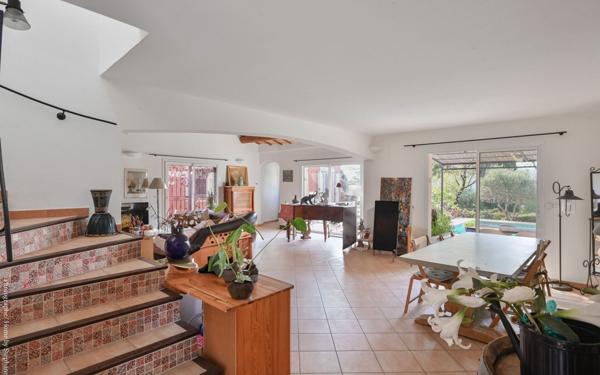 Maison à vendre    5 pièces •  La Cadière-d'Azur