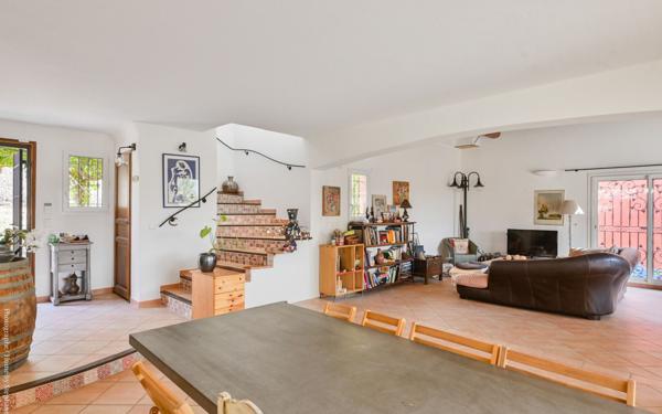 Maison à vendre    5 pièces •  La Cadière-d'Azur