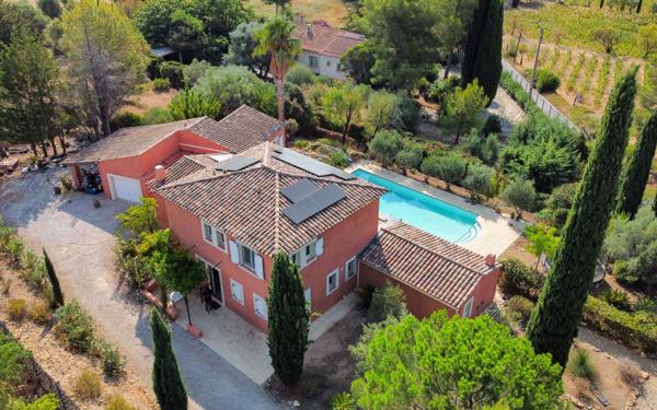 Maison à vendre    5 pièces •  La Cadière-d'Azur