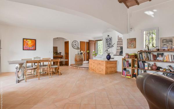 Maison à vendre    5 pièces •  La Cadière-d'Azur