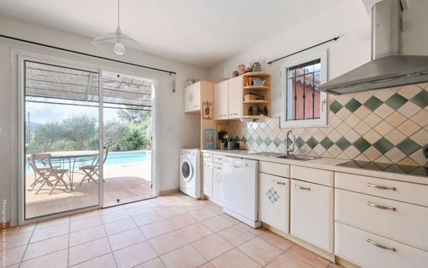 Maison à vendre    5 pièces •  La Cadière-d'Azur