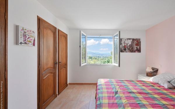 Maison à vendre    5 pièces •  La Cadière-d'Azur