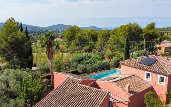 Maison à vendre    5 pièces •  La Cadière-d'Azur