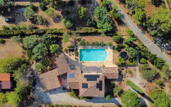 Maison à vendre    5 pièces •  La Cadière-d'Azur