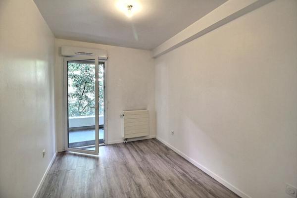 Appartement 3 pièces à vendre à Massy - Secteur Atlantis, balcon, parking
