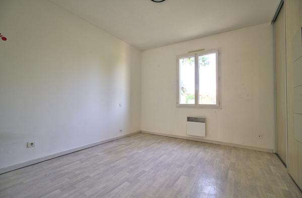 CASTELCULIER - Maison de plain-pied de 94m² avec 3 chambres, garage et jardin de 545m²