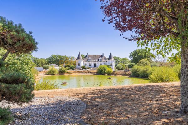 Vente
                Maison410 m² - 9 Pièces -
                    LA CHEVROLIERE (44118)