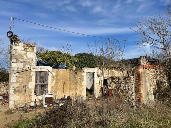 Sur la commune de BOURRAN maison à restaurer