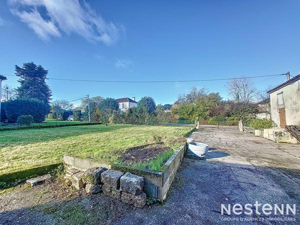 A Vendre Maison à rénover de 106 m² au sol avec dépendance et jardin située entre Agen et Condom