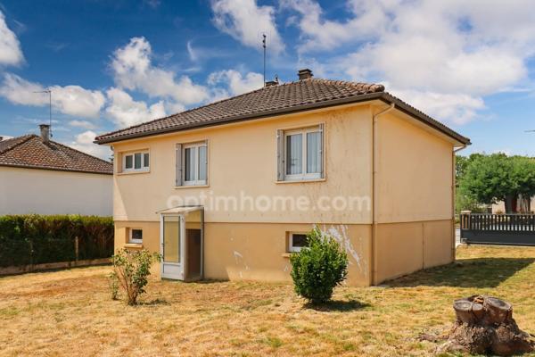 Maison Individuelle sur sous-sol de 65 m² environ - 4 pièces - 1 voir 2 Chambres - Garage -Parcelle 700 m² -MAGNAC LAVAL (87)