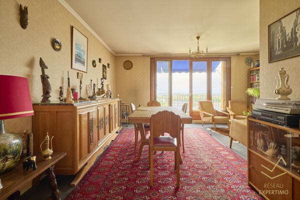 Fresnes (94260) Appartement spacieux au dernier étage.