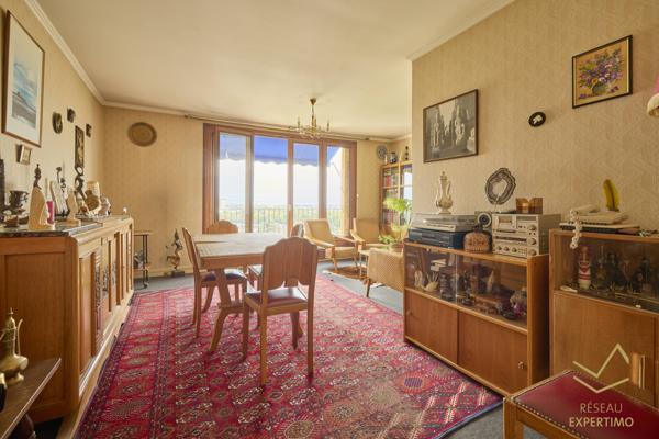 Fresnes (94260) Appartement spacieux au dernier étage.