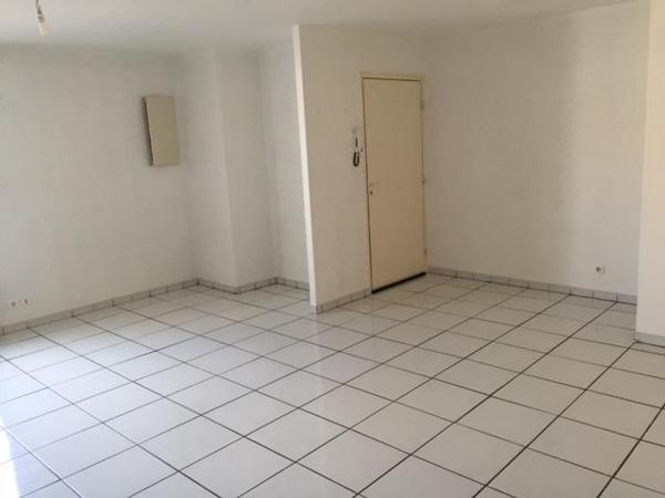 BEGLES à louer échoppe T3