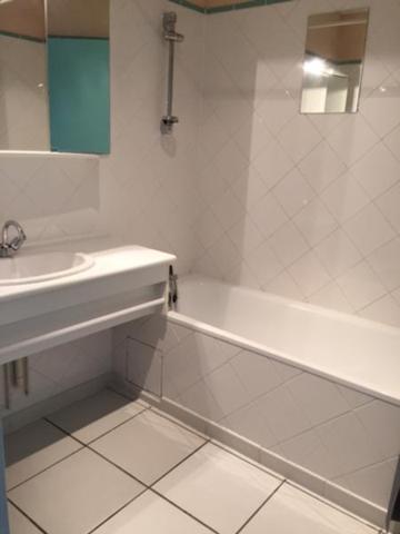 BEGLES à louer échoppe T3