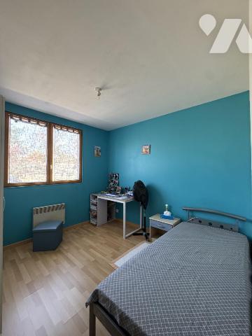 Maison plain-pied 3 chambres, deux garages, une salle d'eau, un wc, 707 m² terrain 