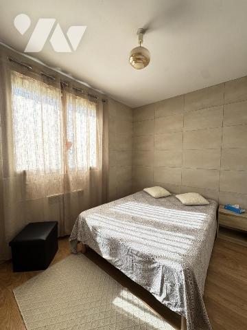 Maison plain-pied 3 chambres, deux garages, une salle d'eau, un wc, 707 m² terrain 