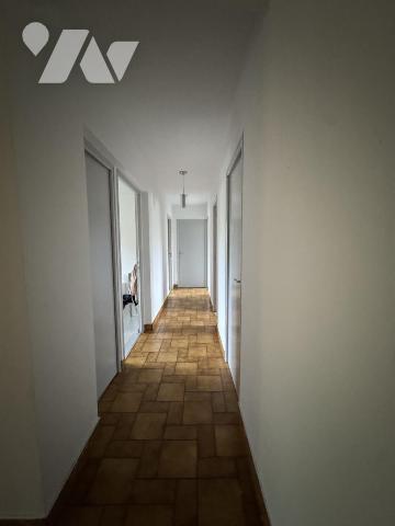 Maison plain-pied 3 chambres, deux garages, une salle d'eau, un wc, 707 m² terrain 