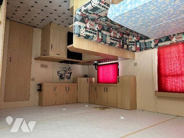 Un parc entièrement clôturé  d’une surface totale de 5 ha 53 a 75 ca avec un mobil-homes.