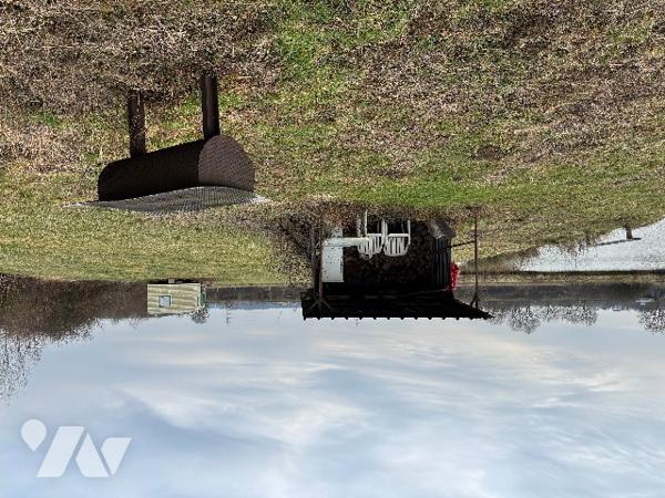 Un parc entièrement clôturé  d’une surface totale de 5 ha 53 a 75 ca avec un mobil-homes.