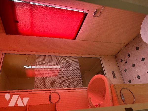 Un parc entièrement clôturé  d’une surface totale de 5 ha 53 a 75 ca avec un mobil-homes.