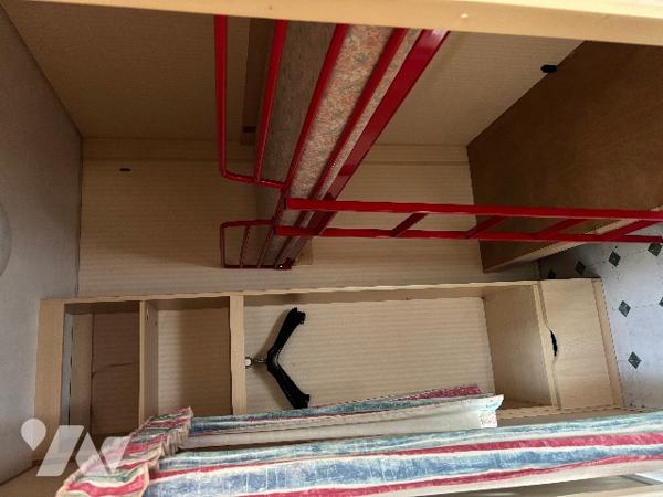 Un parc entièrement clôturé  d’une surface totale de 5 ha 53 a 75 ca avec un mobil-homes.