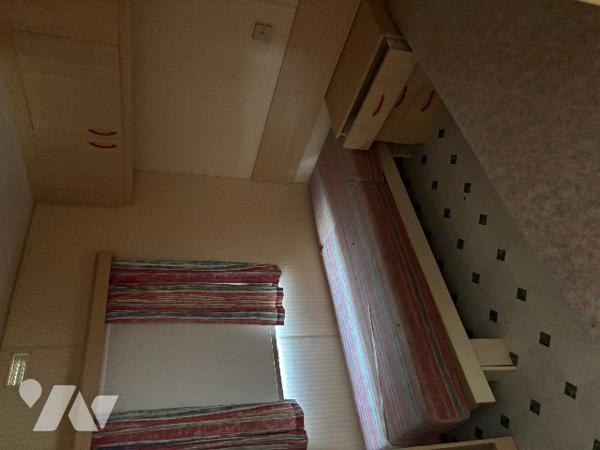 Un parc entièrement clôturé  d’une surface totale de 5 ha 53 a 75 ca avec un mobil-homes.