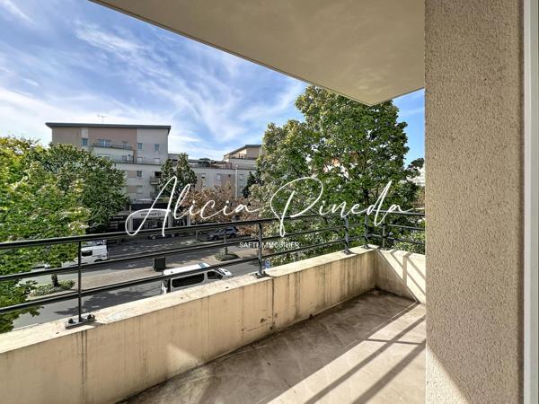 T2 lumineux plein sud avec balcon & parking