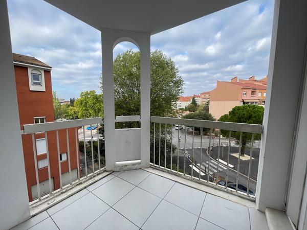 A LOUER -  AIX EN PROVENCE - T3 MEUBLE AVEC TERRASSE + PK