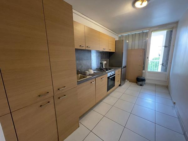 A LOUER -  AIX EN PROVENCE - T3 MEUBLE AVEC TERRASSE + PK