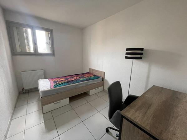 A LOUER -  AIX EN PROVENCE - T3 MEUBLE AVEC TERRASSE + PK