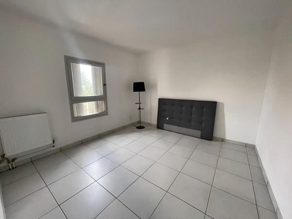 A LOUER -  AIX EN PROVENCE - T3 MEUBLE AVEC TERRASSE + PK