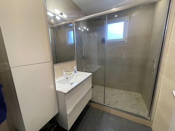 A LOUER -  AIX EN PROVENCE - T3 MEUBLE AVEC TERRASSE + PK