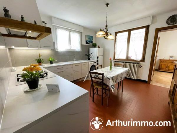 Vente                                                      Maison
                        
                     8 pièces                      198 m2                     à Seloncourt