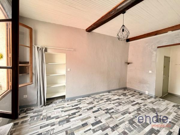 LORGUES APPARTEMENT AVEC GRENIER