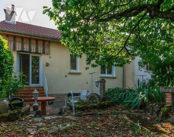 Maison de ville de 102 m² avec jardin, vendu avec locataire.