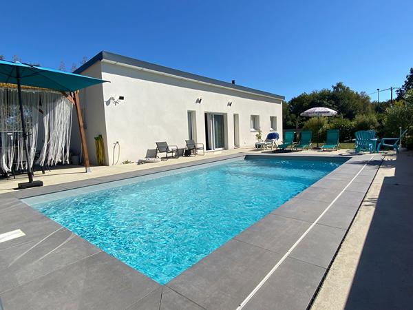 Charmante maison contemporaine de plain-pied avec piscine à Languidic , Languidic