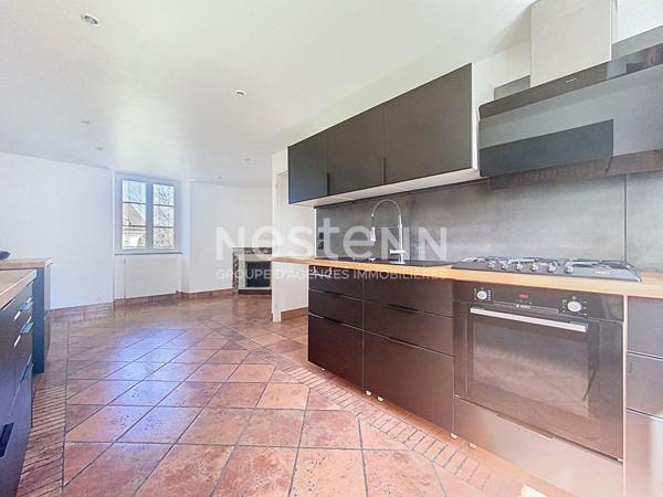 Maison Bourgeoise à vendre Terrasson Lavilledieu 280 m2, beaux volumes, 3 chambres dont une suite parentale, salon-salle à manger 60m2, Cuisine 20 m2, salle de détente 30m2, Garage 60m2, Dépendance 45m2, terrain arboré, Vue imprenable