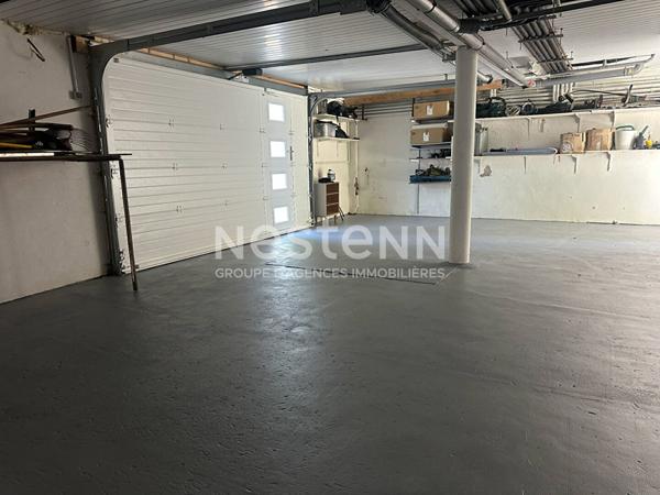 Maison Bourgeoise à vendre Terrasson Lavilledieu 280 m2, beaux volumes, 3 chambres dont une suite parentale, salon-salle à manger 60m2, Cuisine 20 m2, salle de détente 30m2, Garage 60m2, Dépendance 45m2, terrain arboré, Vue imprenable