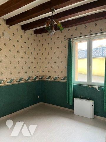 Maison de bourg comprenant :
Au-rez-de-chaussée : entrée, séjour avec poêle à bois, cuisine av...