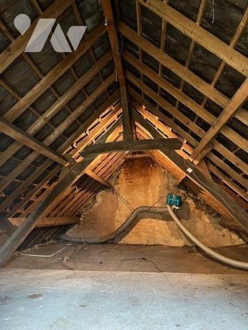 Maison de bourg comprenant :
Au-rez-de-chaussée : entrée, séjour avec poêle à bois, cuisine av...