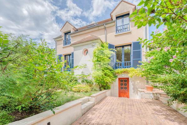Maison à vendre à Sèvres avec vue sur le Parc de Saint Cloud 1 455 000 € **  - Référence  494-S