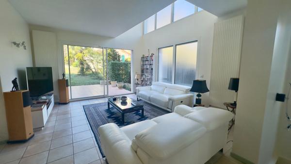 Maison à vendre à Sèvres avec vue sur le Parc de Saint Cloud 1 455 000 € **  - Référence  494-S